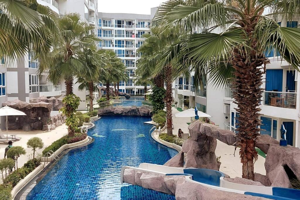 Grand Avenue, Luxury Suite, 72Sqm Pool View With Lounge Area Pattaya Exterior photo