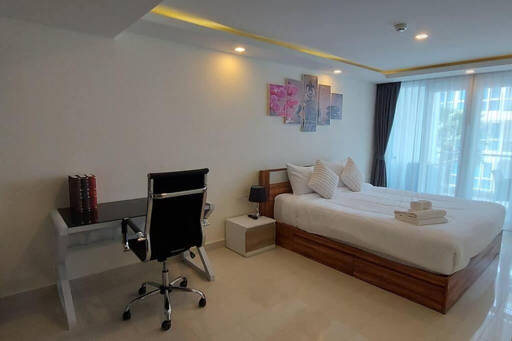 Grand Avenue, Luxury Suite, 72Sqm Pool View With Lounge Area Pattaya Exterior photo