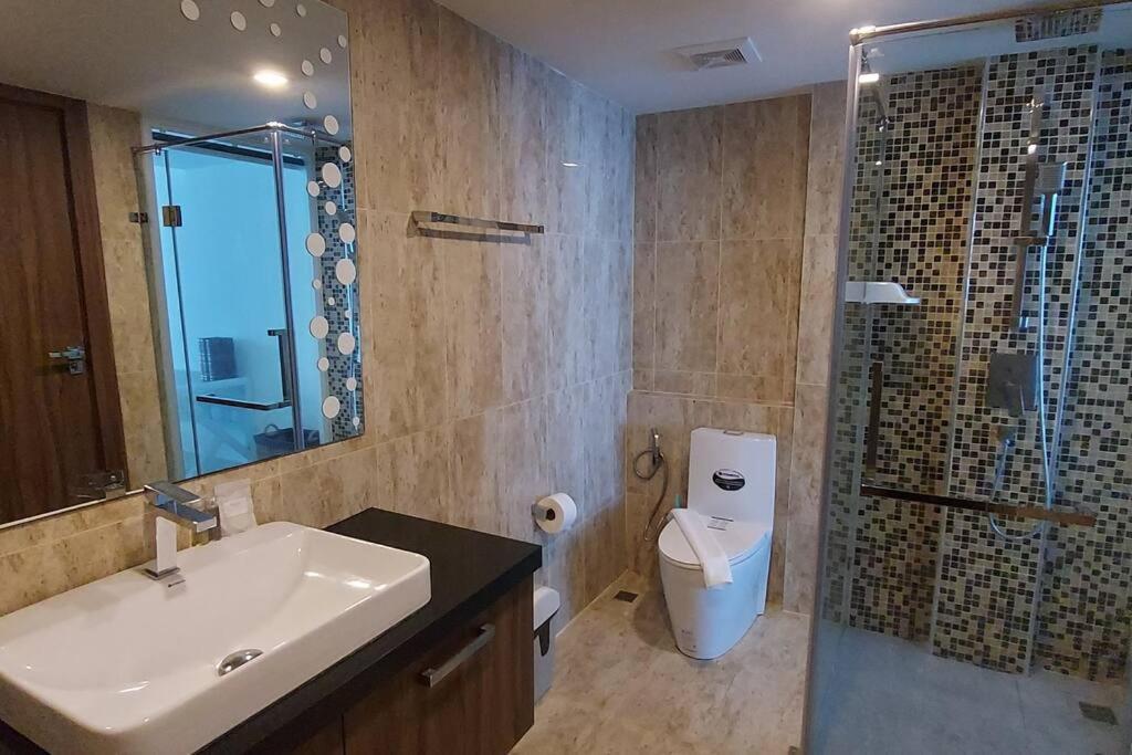 Grand Avenue, Luxury Suite, 72Sqm Pool View With Lounge Area Pattaya Exterior photo